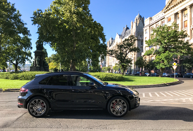 Porsche 95B Macan GTS