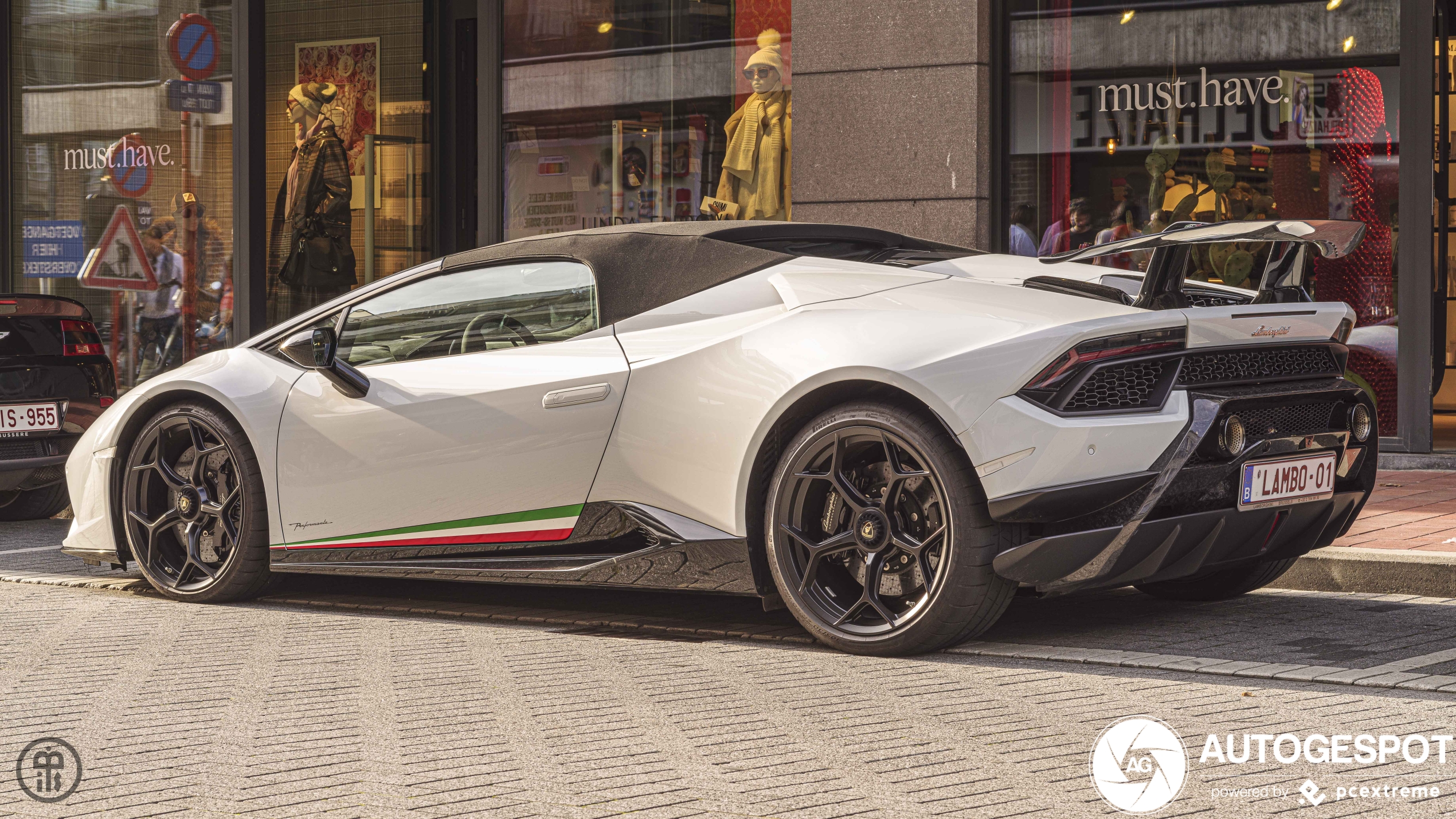 Lamborghini Huracán LP640-4 Performante Spyder