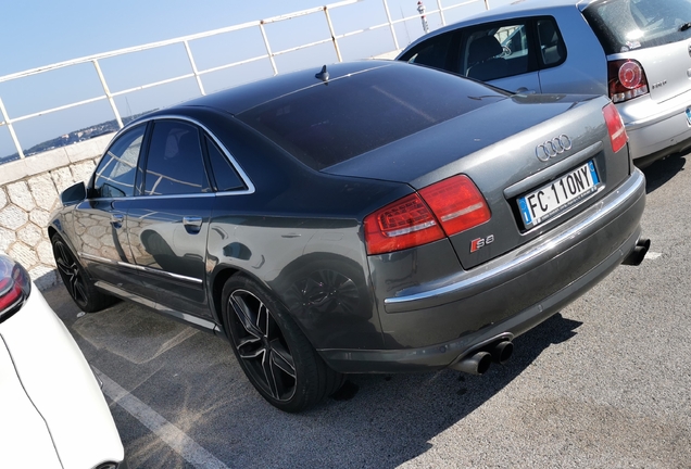 Audi S8 D3