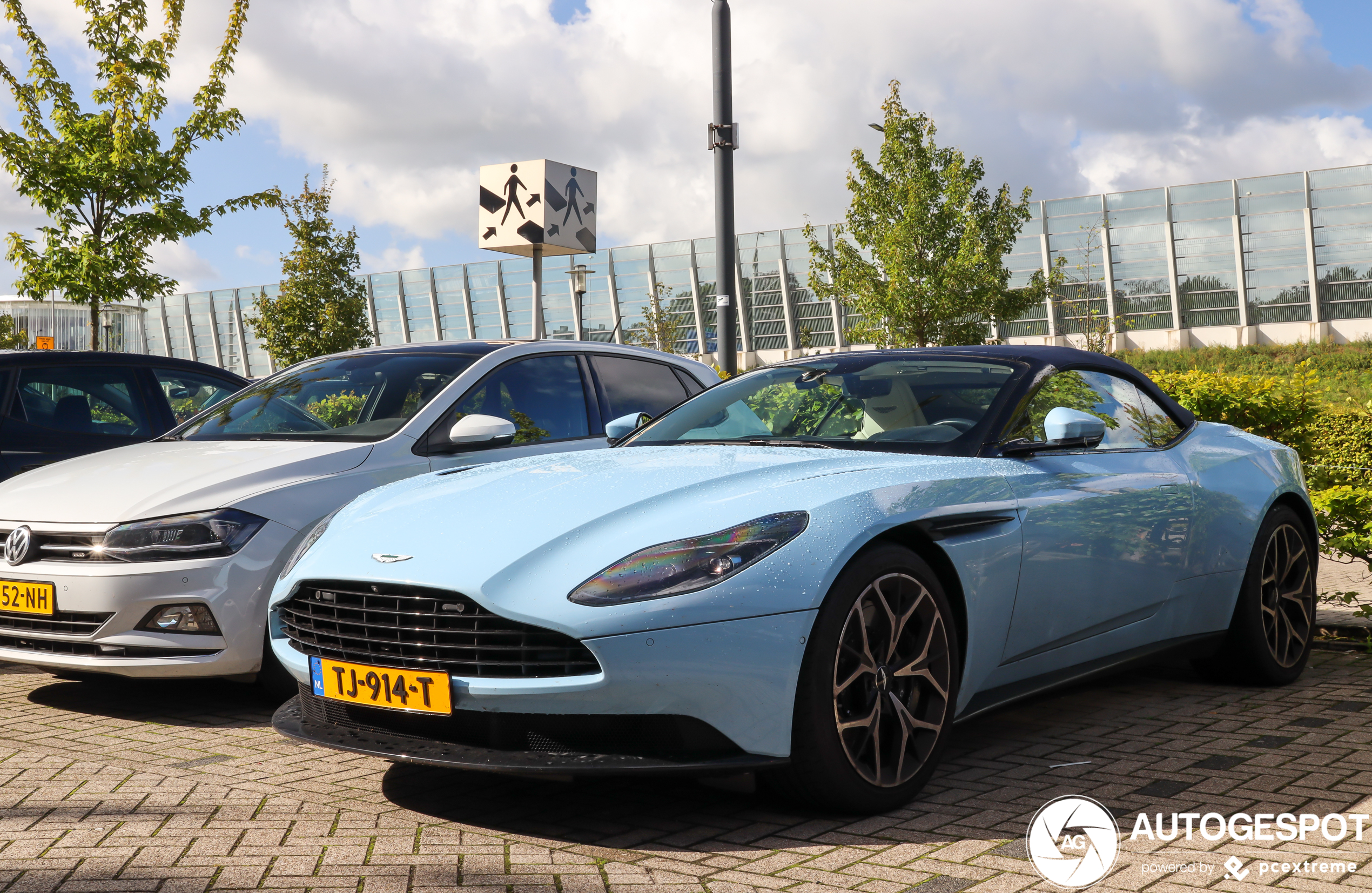 Aston Martin DB11 V8 Volante