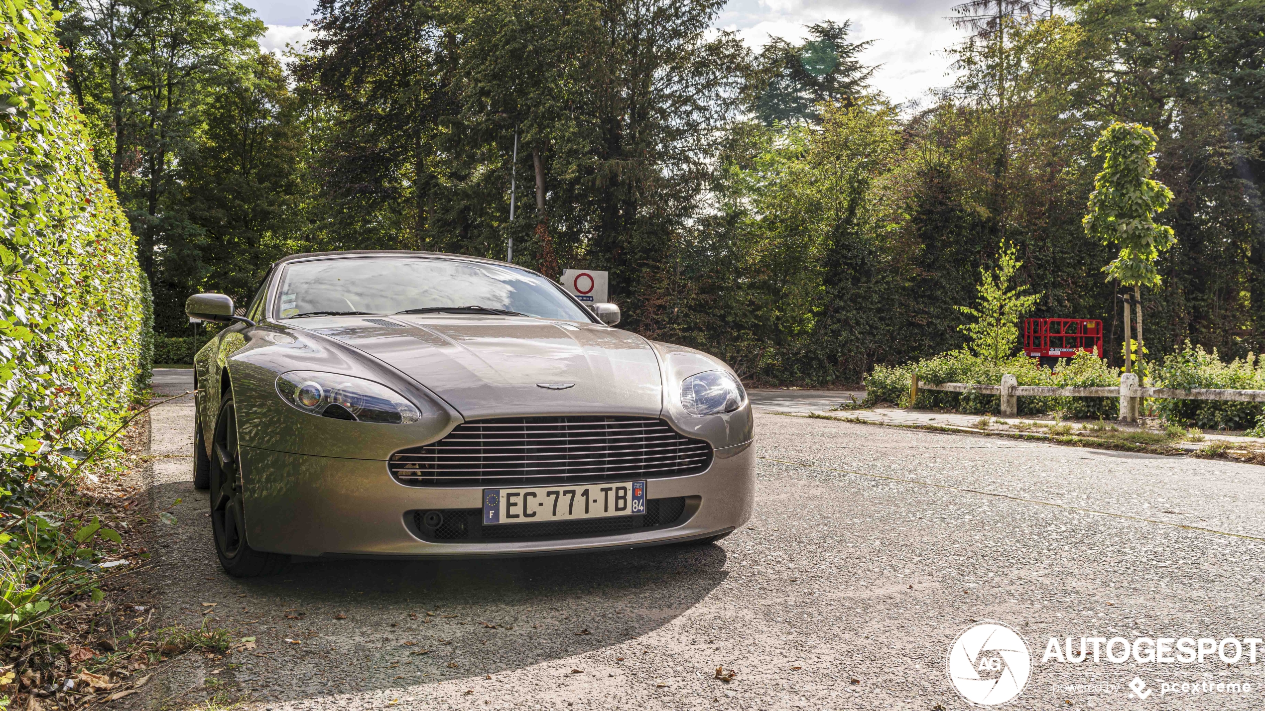 Aston Martin V8 Vantage Roadster