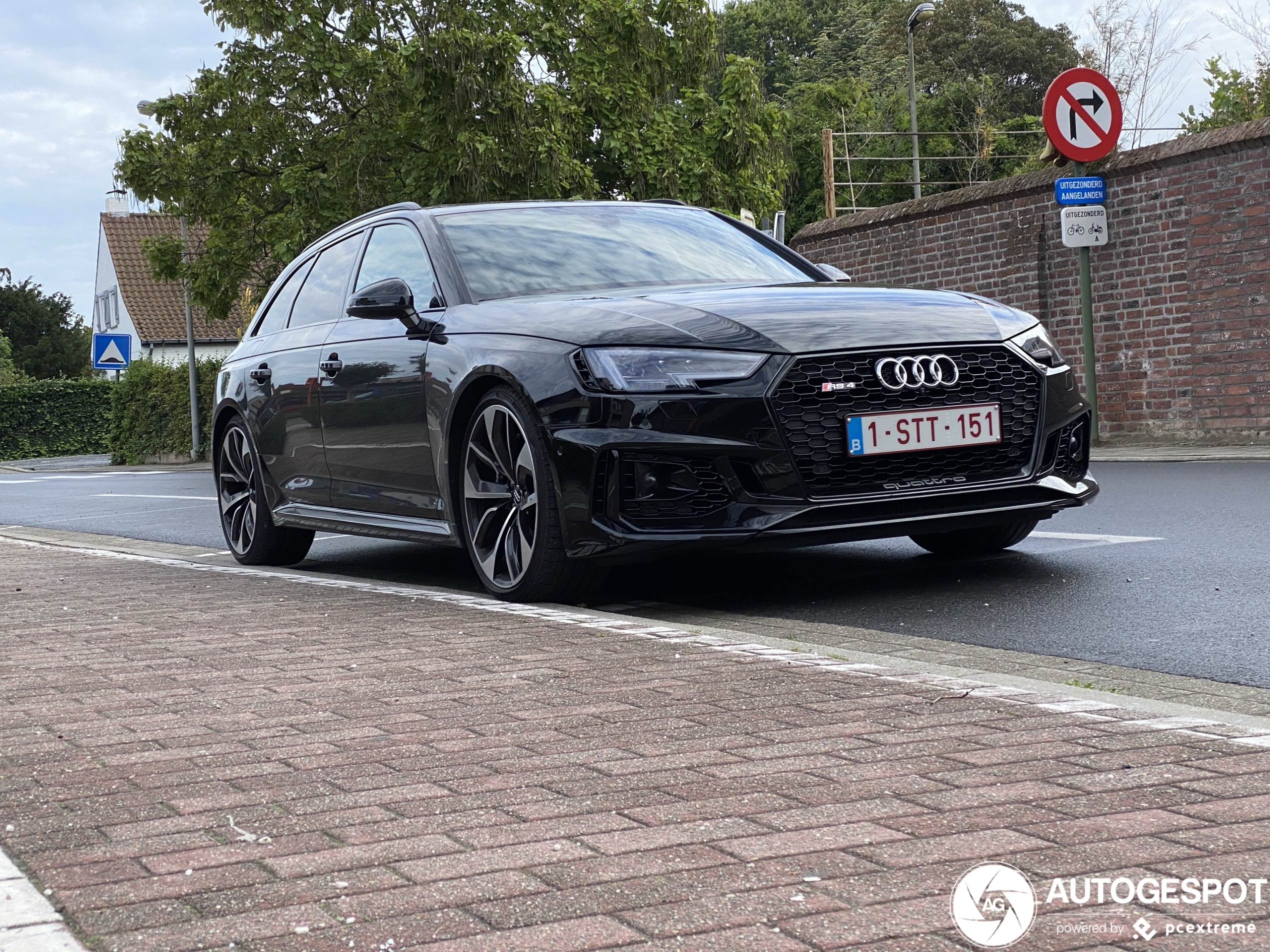 Audi RS4 Avant B9