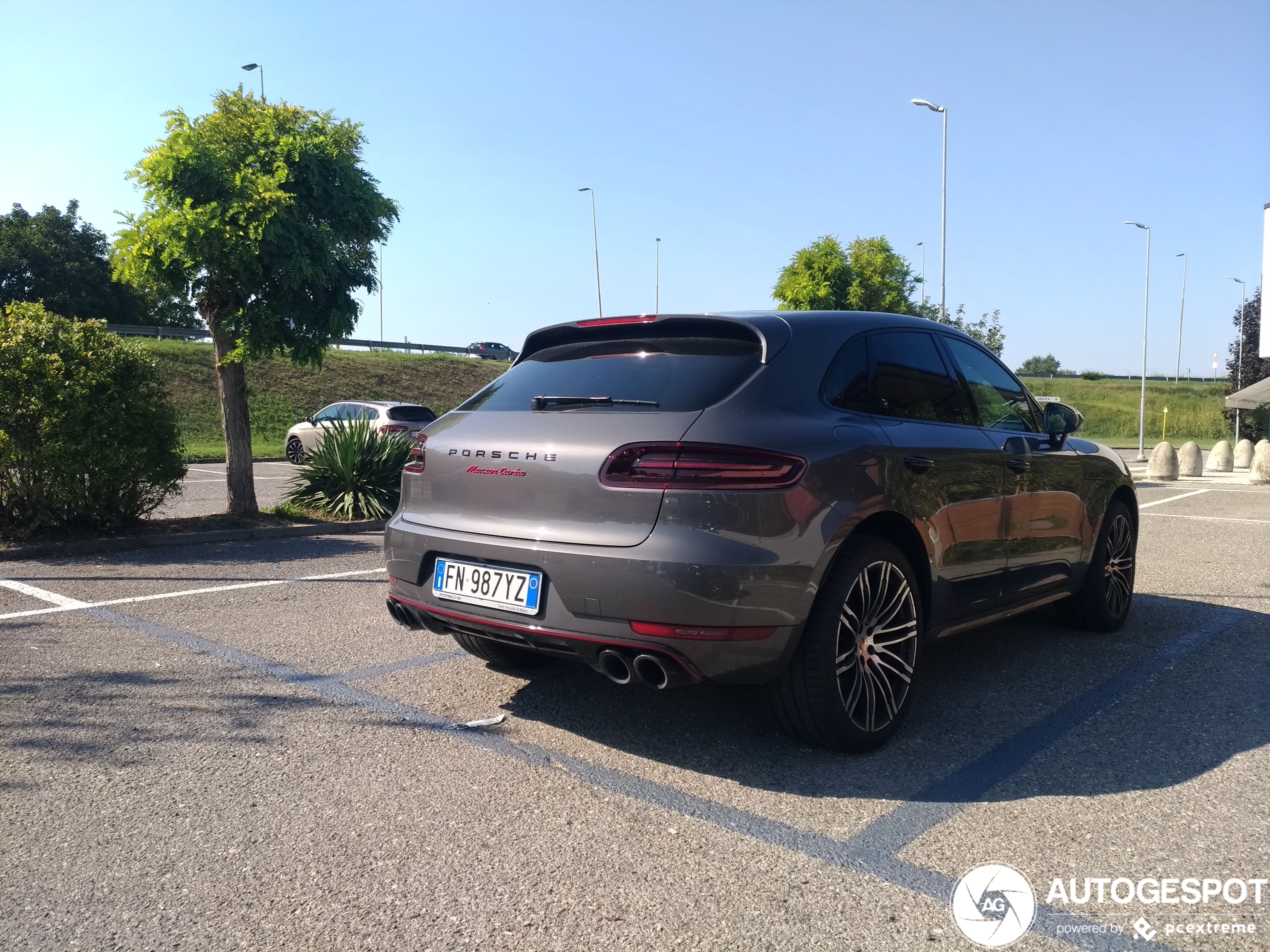 Porsche 95B Macan Turbo Exclusive Performance Edition