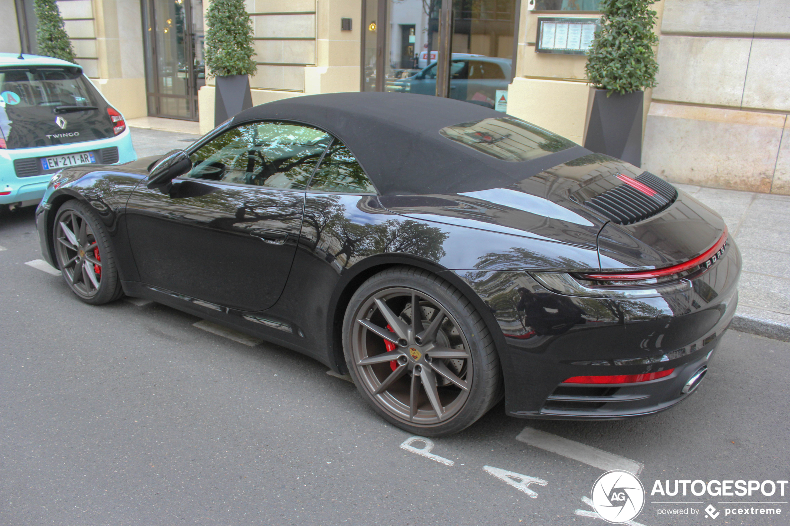 Porsche 992 Carrera 4S Cabriolet