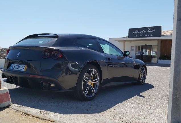 Ferrari GTC4Lusso