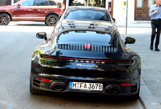 Porsche 992 Carrera 4S