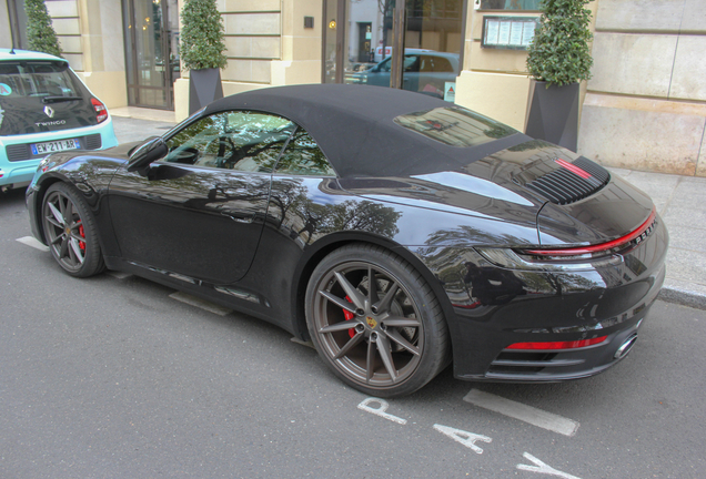 Porsche 992 Carrera 4S Cabriolet