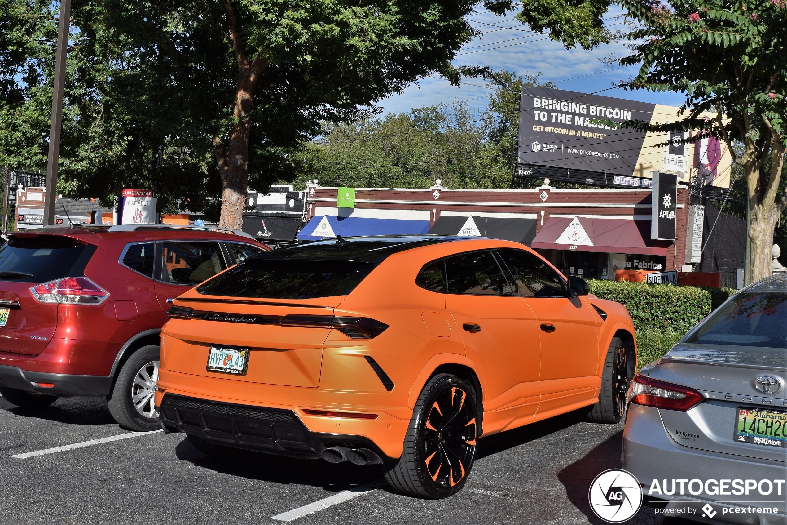 Iets teveel oranje op deze Lamborghini Urus,