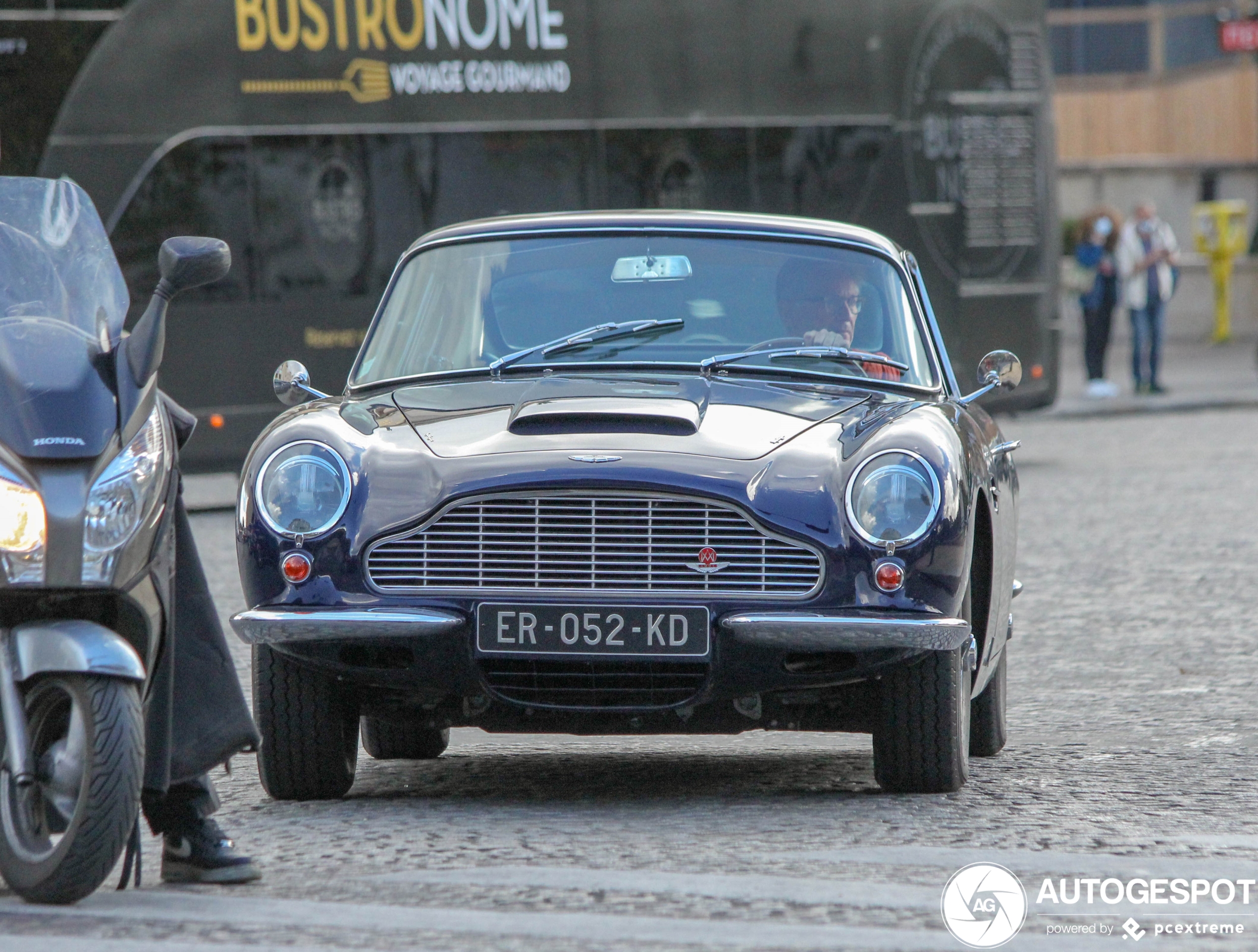 Aston Martin DB6 MKI