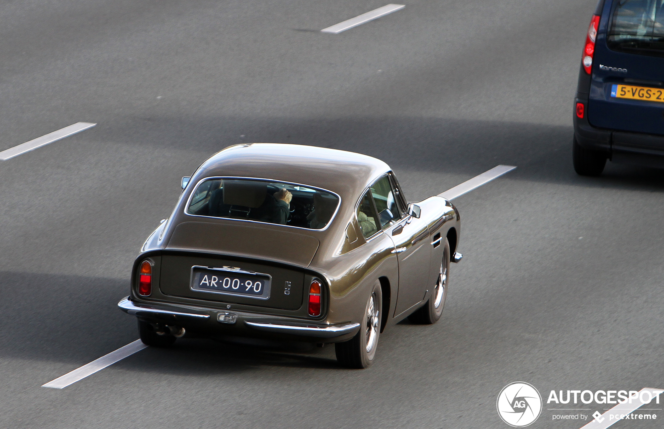 Aston Martin DB6 MKI