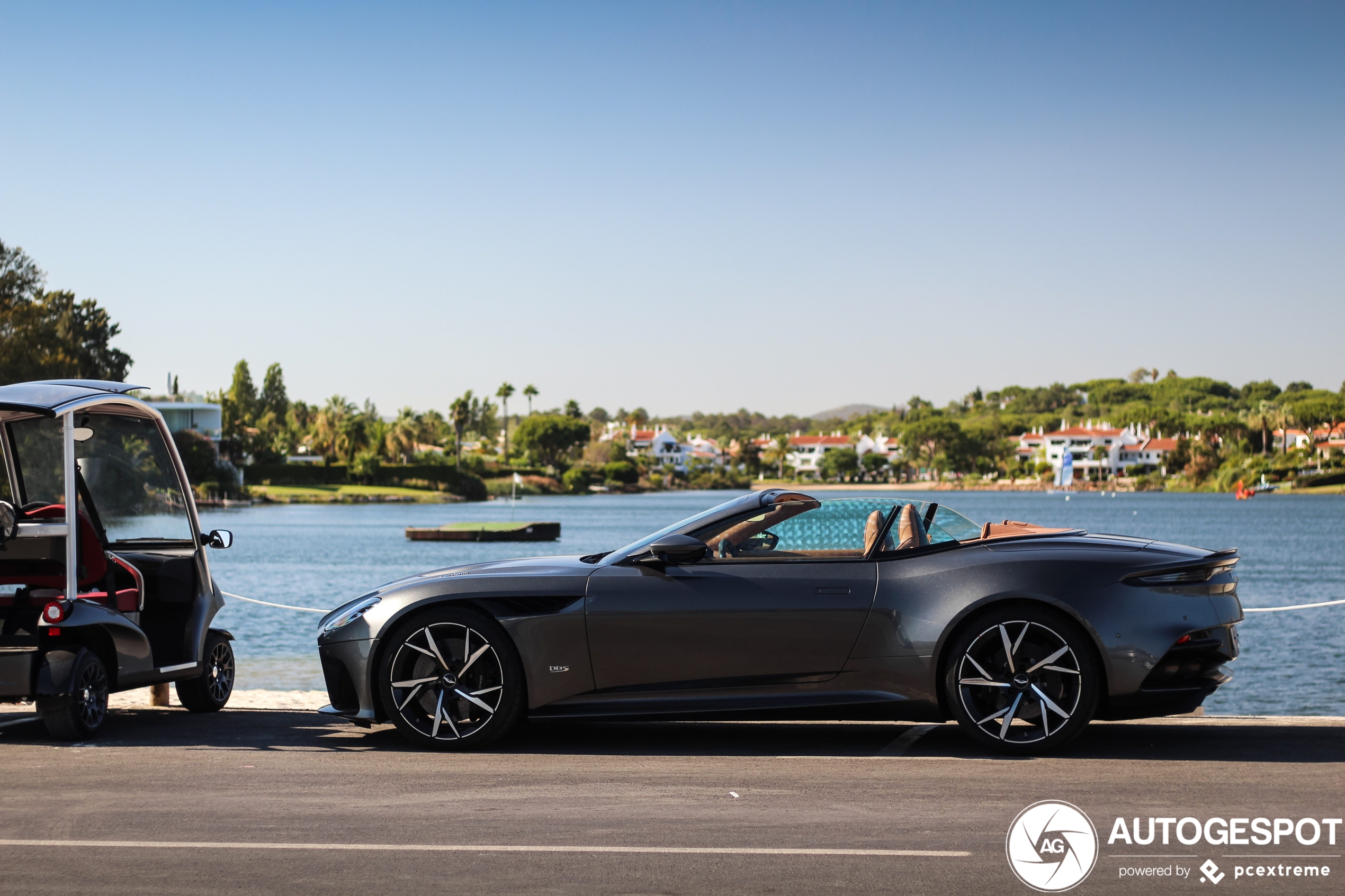 Aston Martin DBS Superleggera Volante