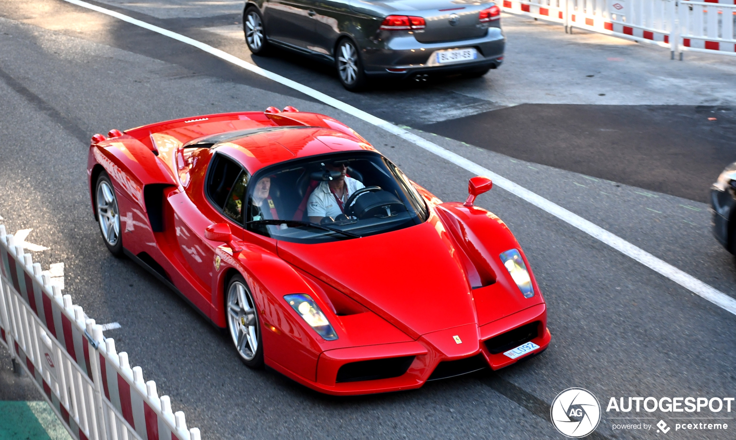 Ferrari Enzo 1/10縦47×横20×高さ12com中古価格40万円 Ferrari Enzo 1/10縦47×横20×高さ12com中古価格37万円 （Ferrari