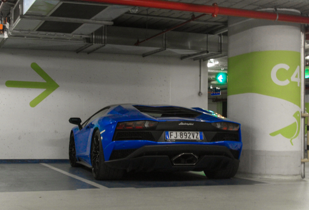 Lamborghini Aventador S LP740-4