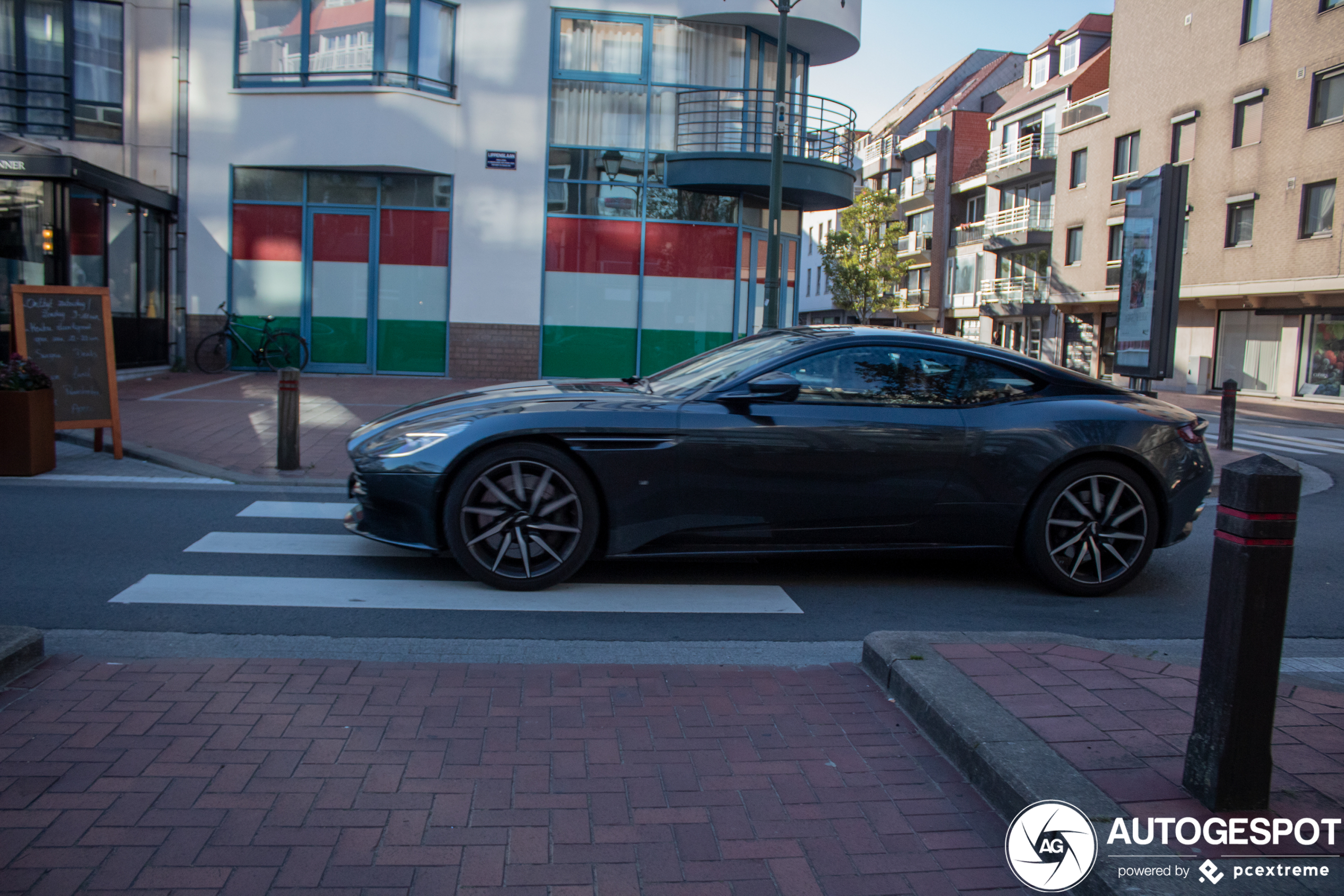 Aston Martin DB11