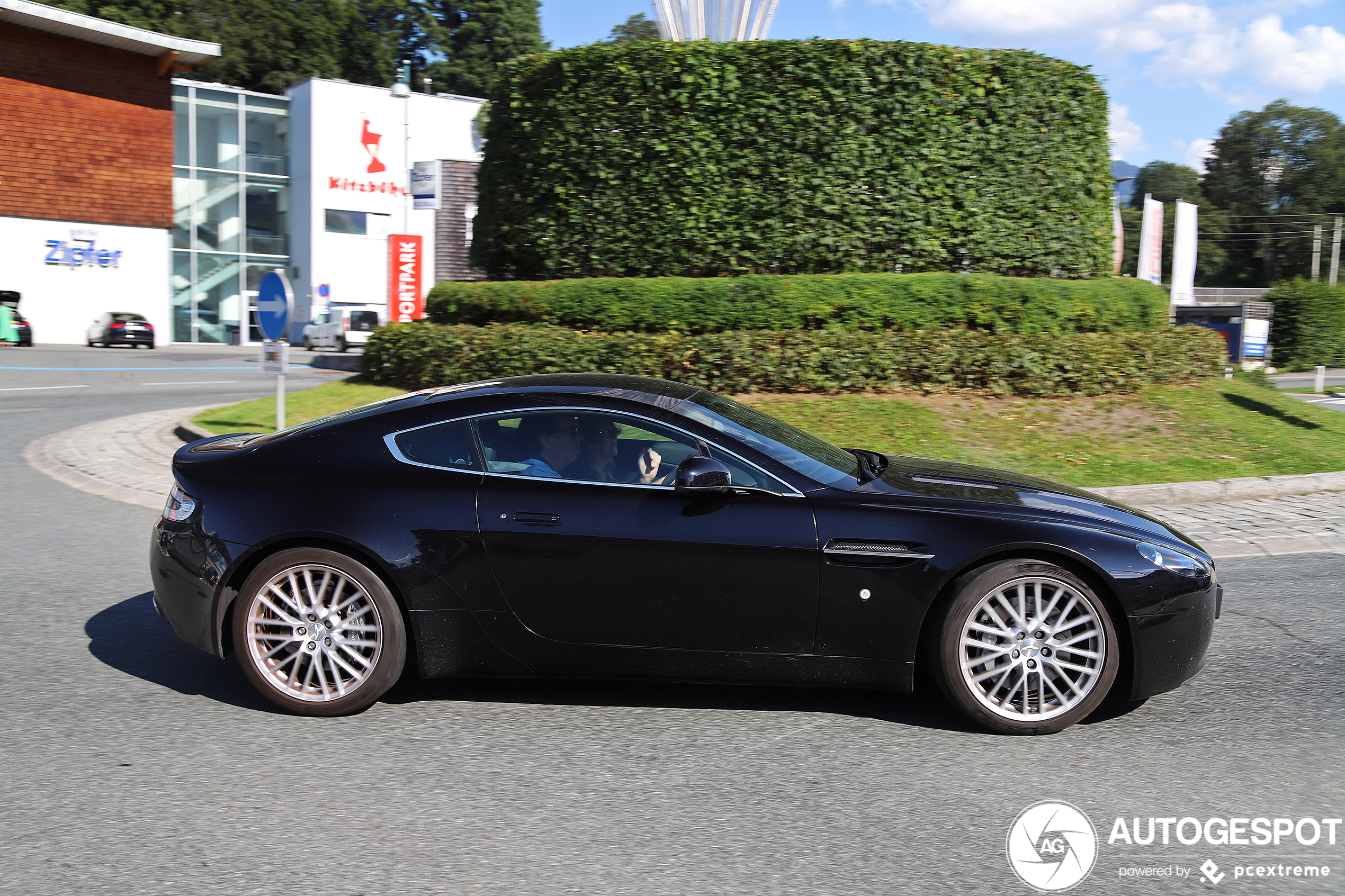 Aston Martin V8 Vantage