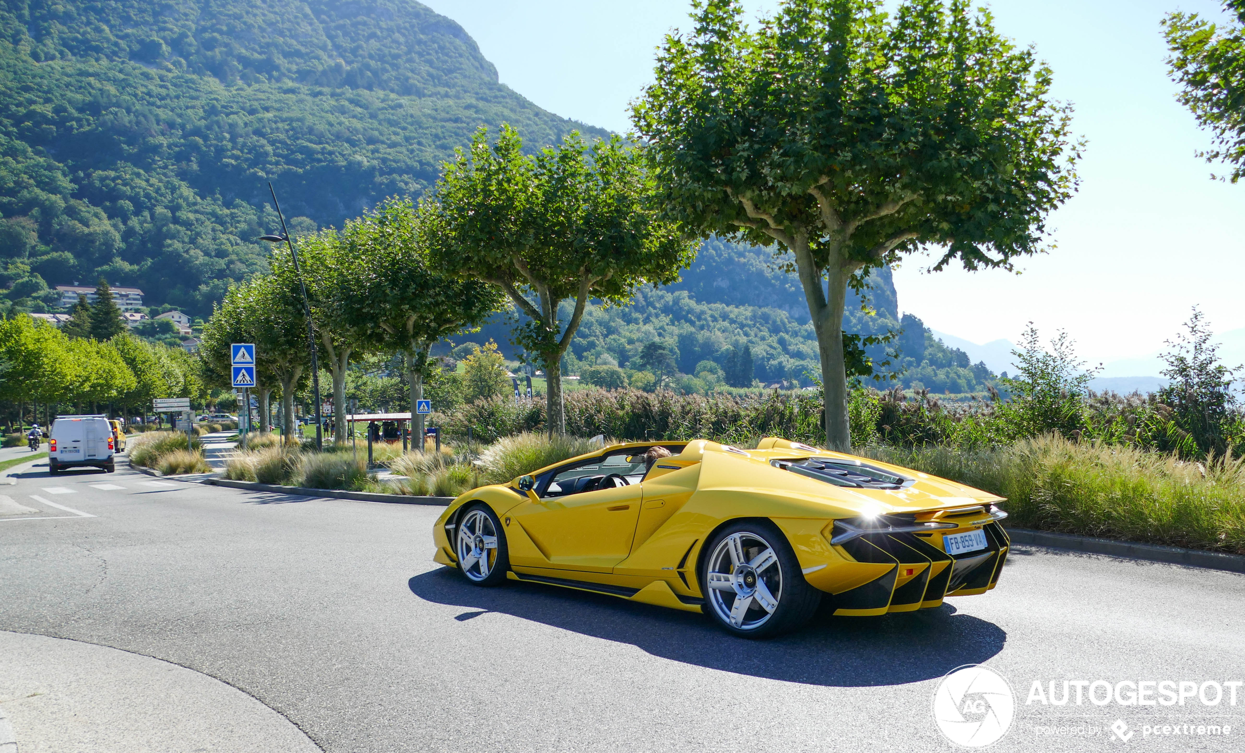 Bizar! Lamborghini Centenario LP770-4 Roadster gespot