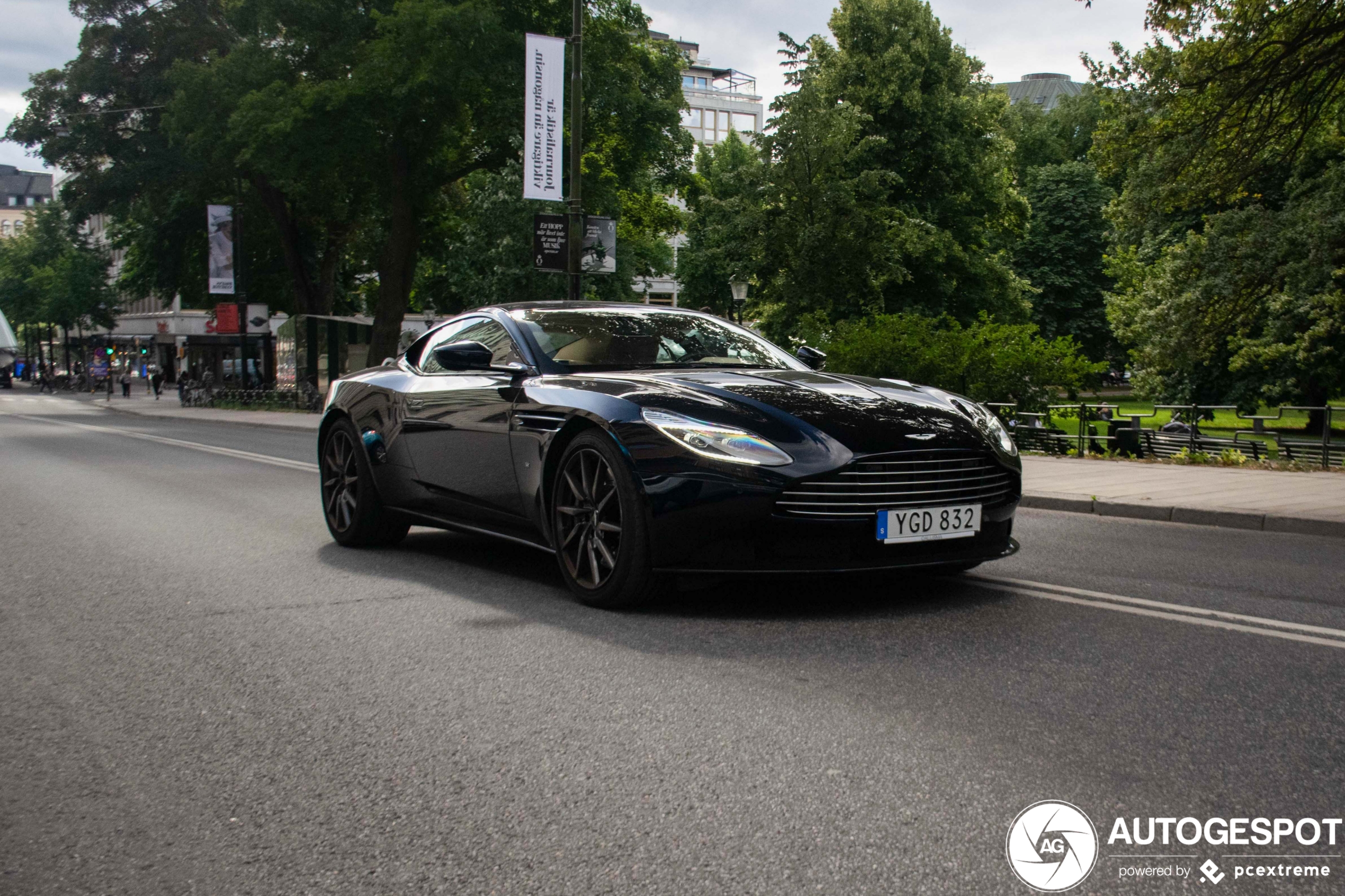 Aston Martin DB11