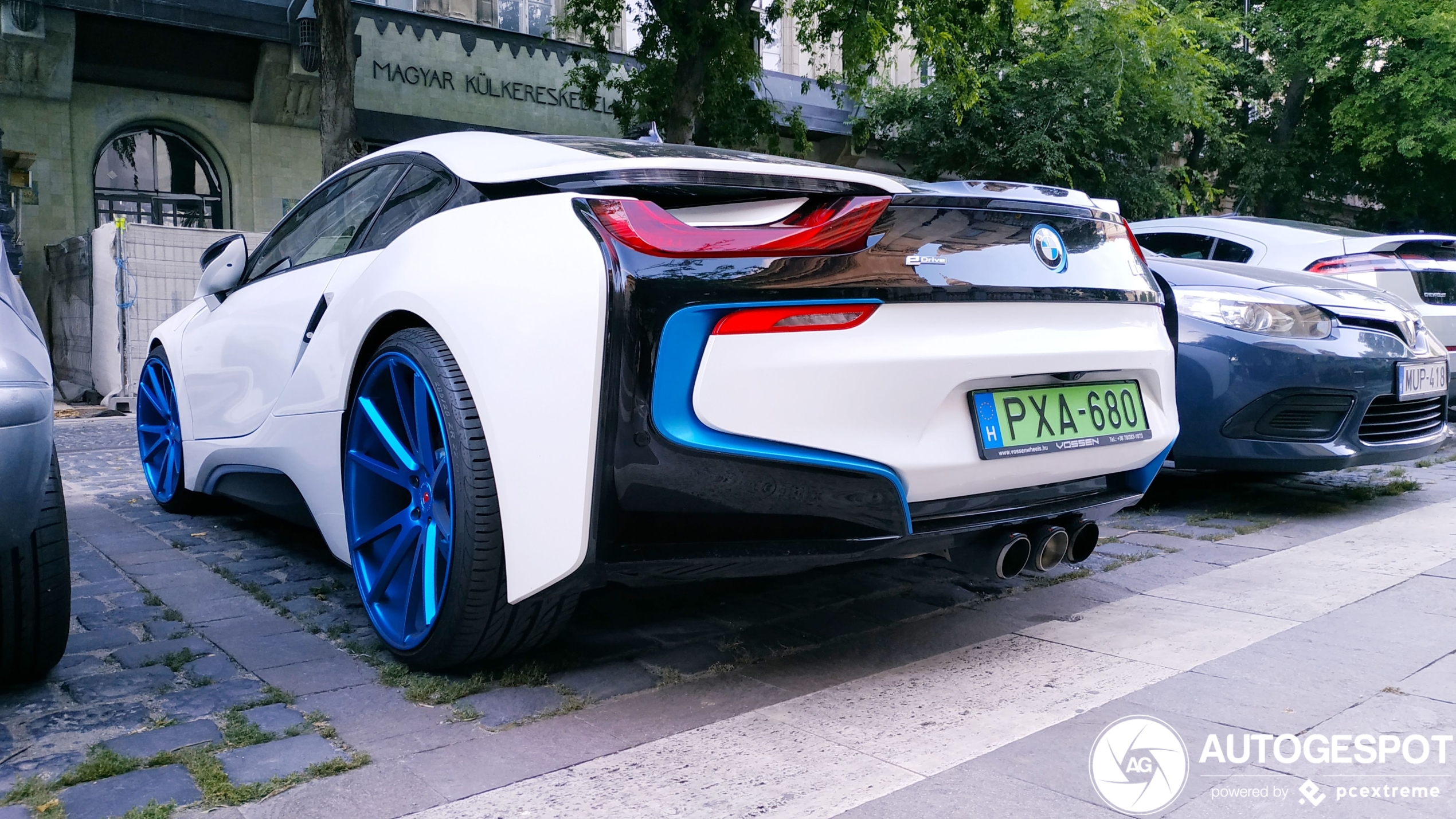 BMW i8