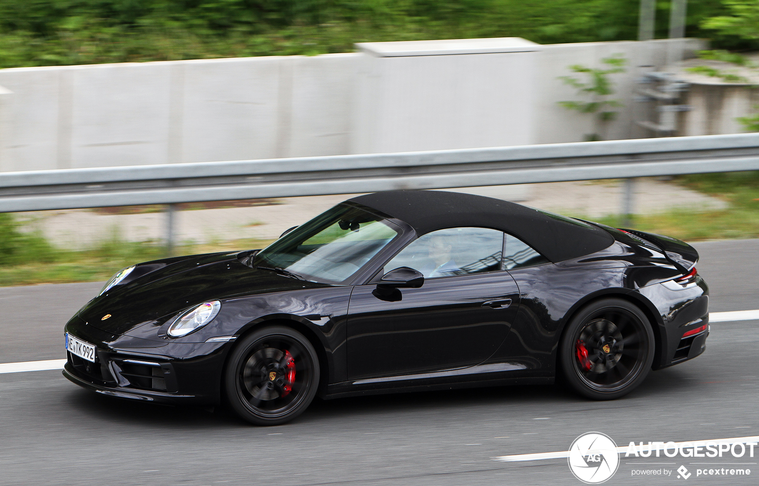 Porsche 992 Carrera 4S Cabriolet