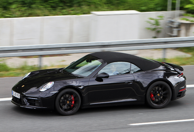 Porsche 992 Carrera 4S Cabriolet