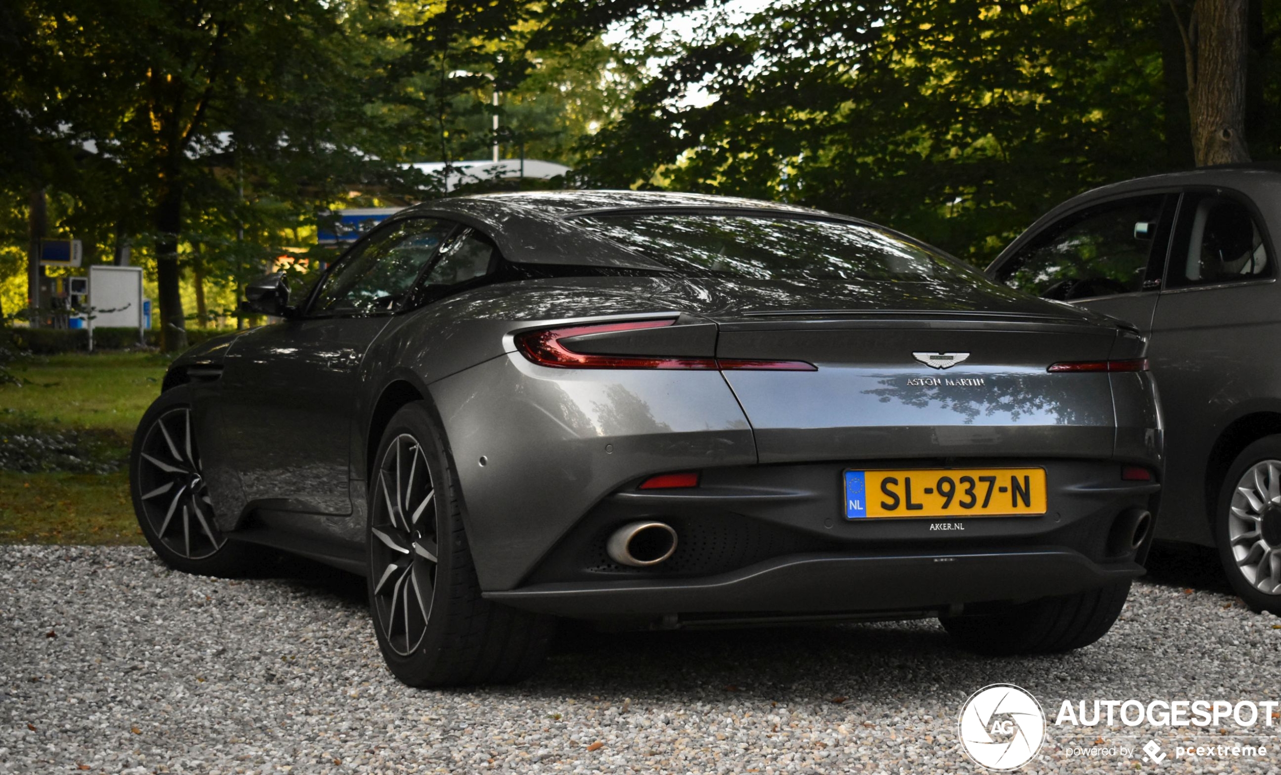 Aston Martin DB11 V8