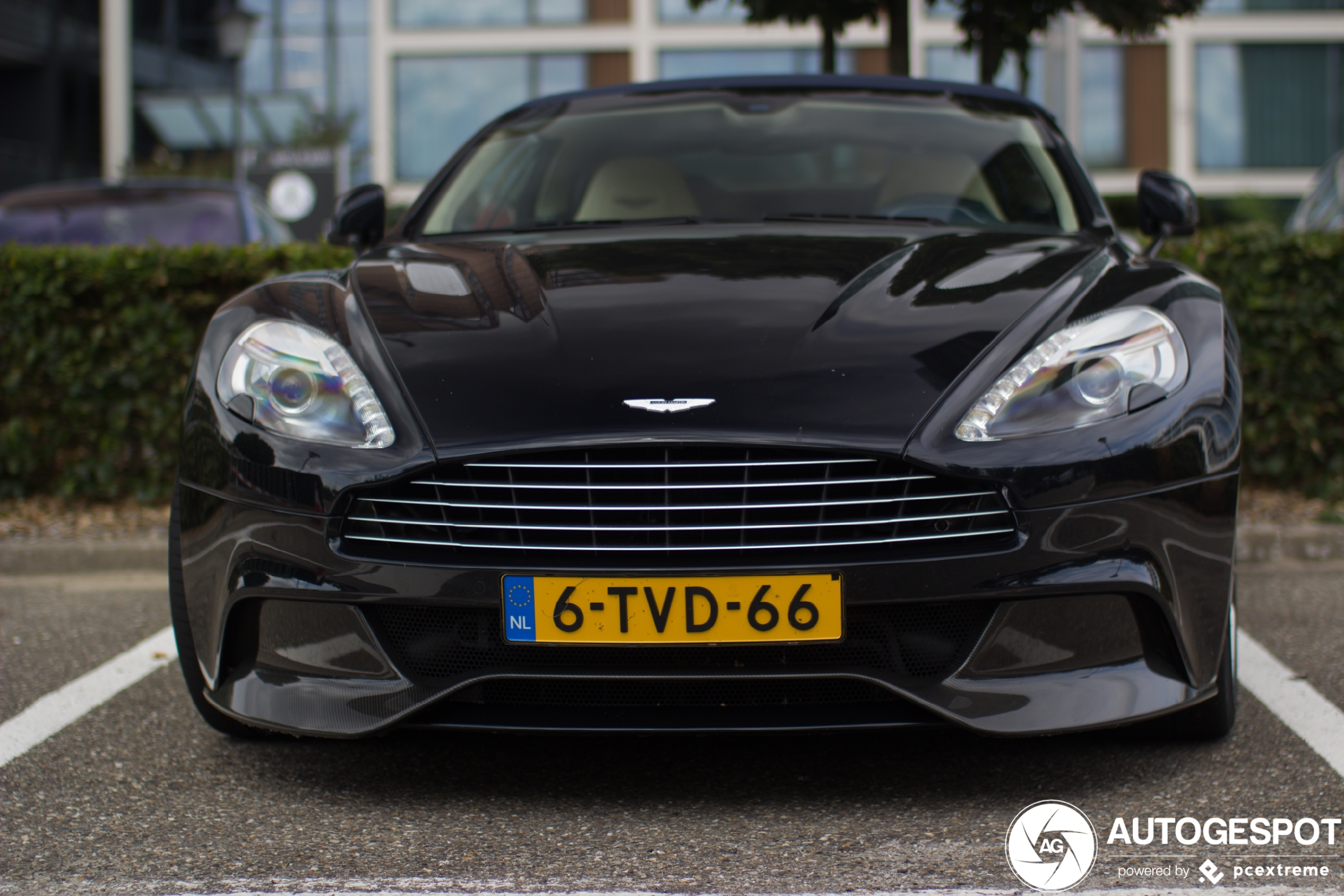 Aston Martin Vanquish Volante