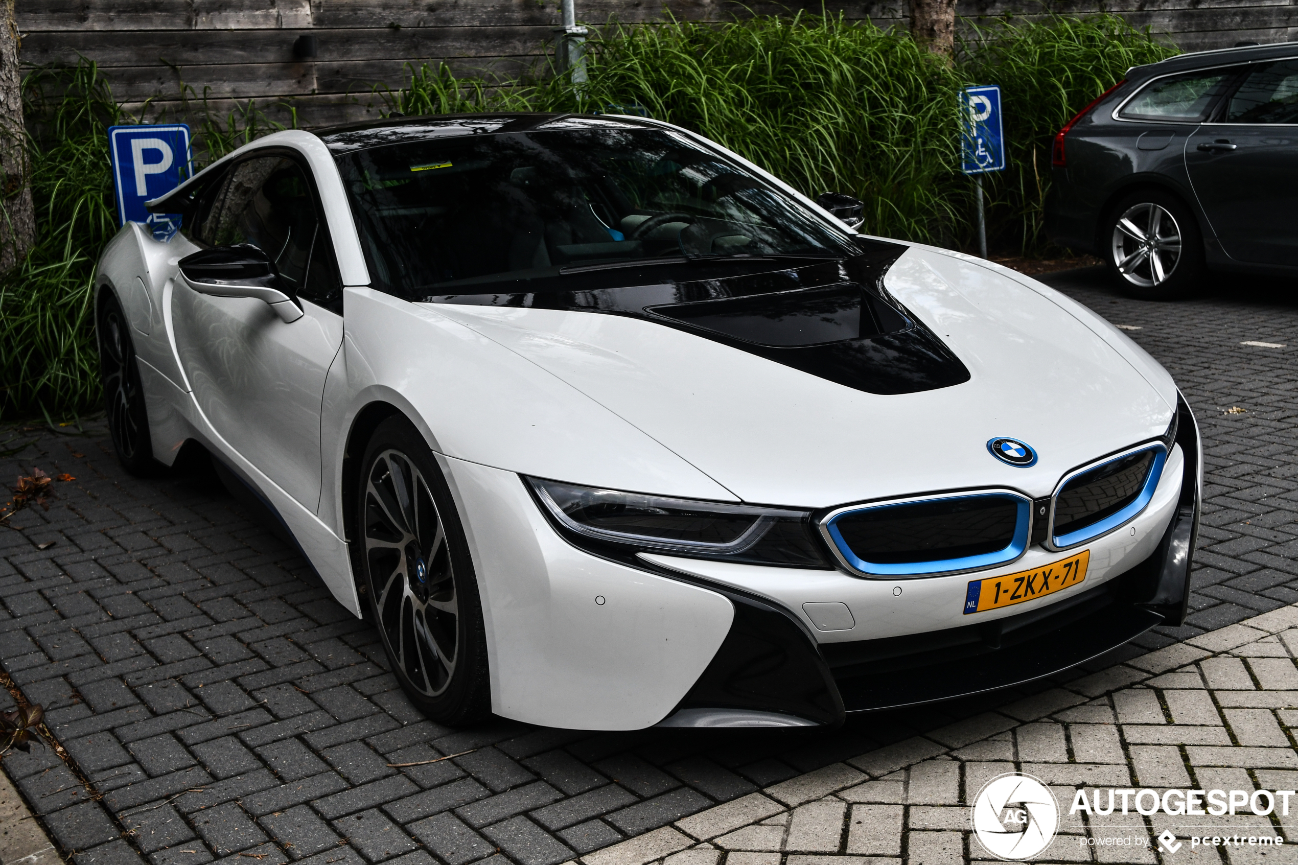 BMW i8