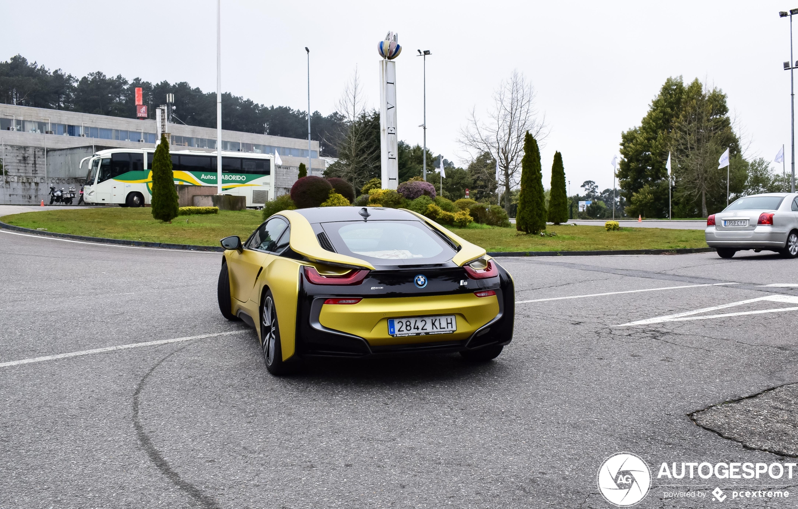 BMW i8 Protonic Frozen Yellow Edition