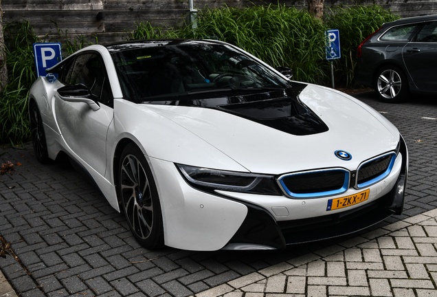 BMW i8