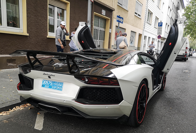 Lamborghini Aventador LP700-4 Pirelli Edition