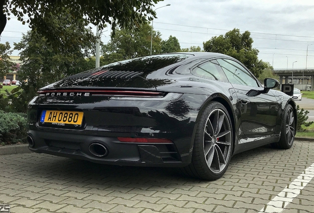 Porsche 992 Carrera 4S