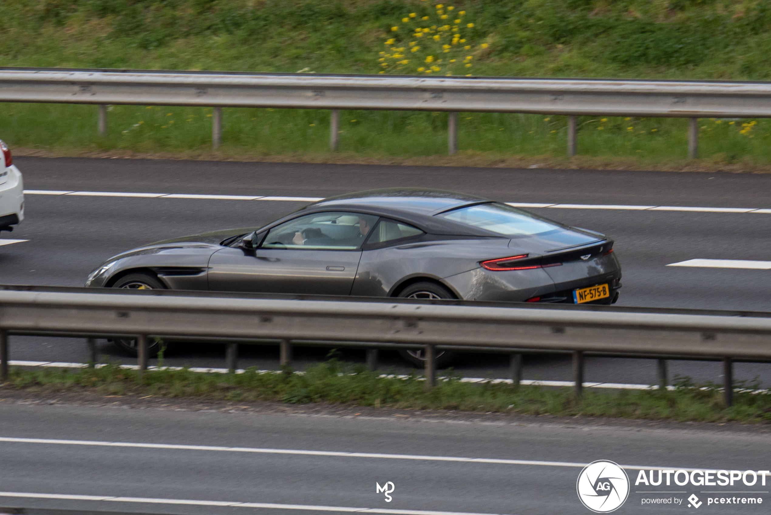 Aston Martin DB11