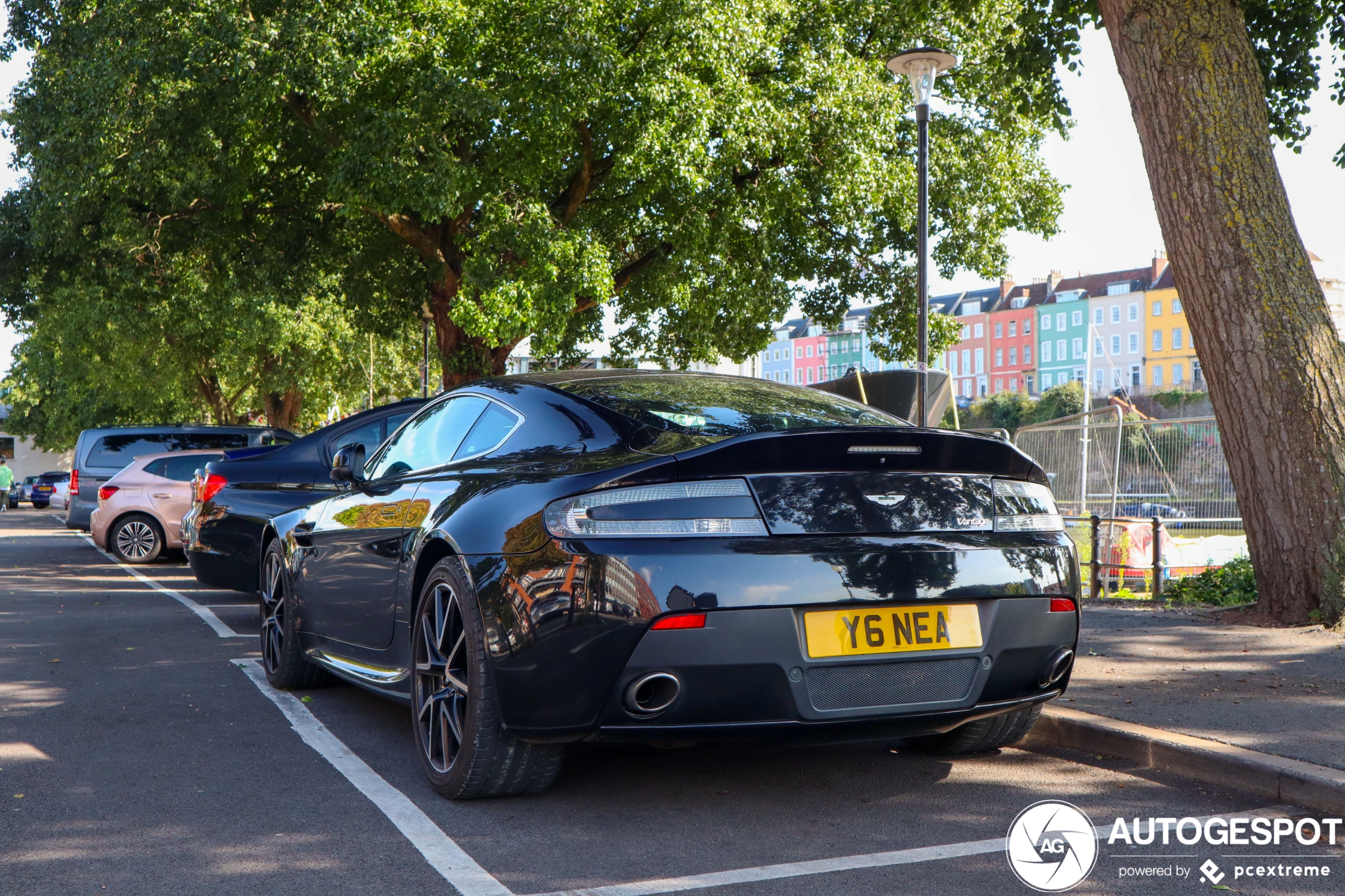 Aston Martin V8 Vantage 2012