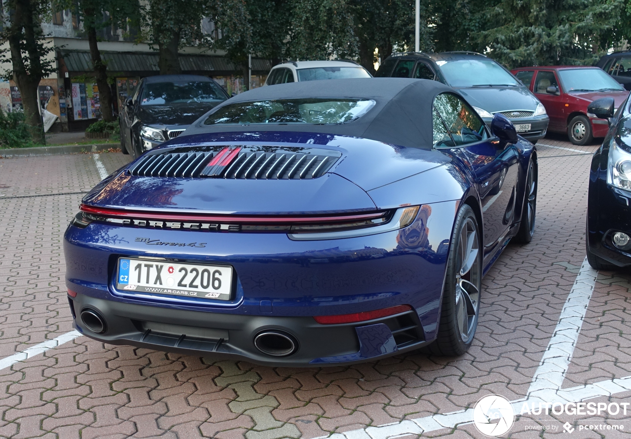 Porsche 992 Carrera 4S Cabriolet