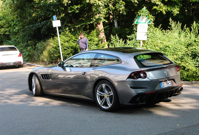 Ferrari GTC4Lusso