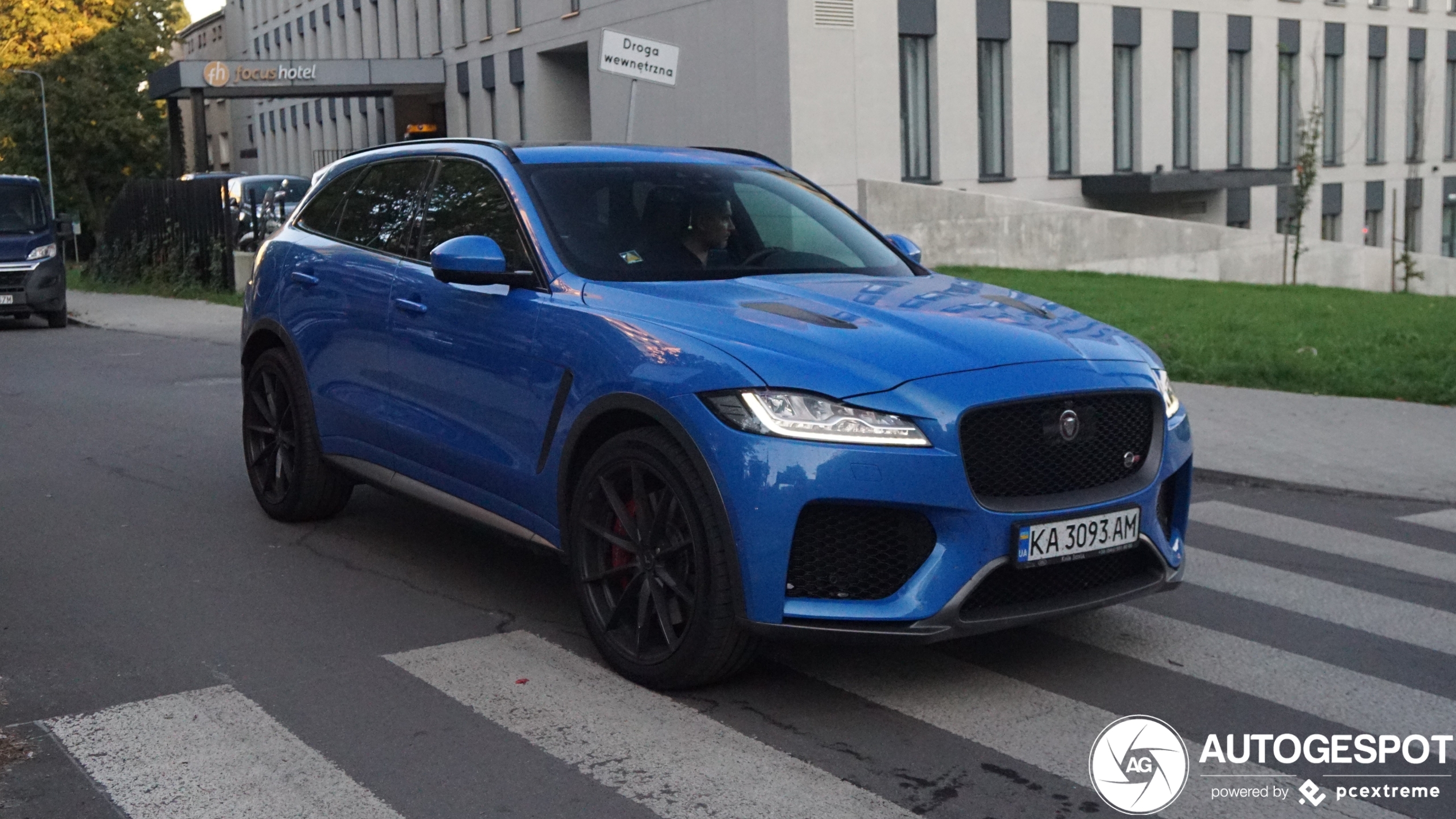 Jaguar F-PACE SVR