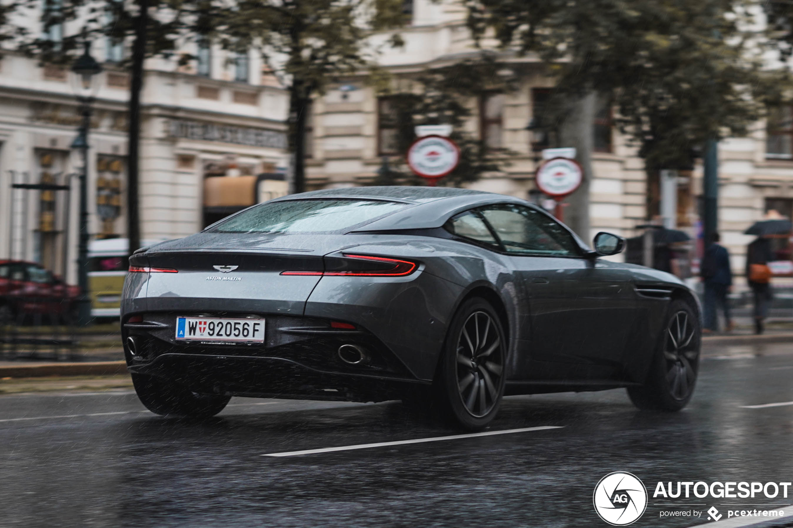 Aston Martin DB11 V8