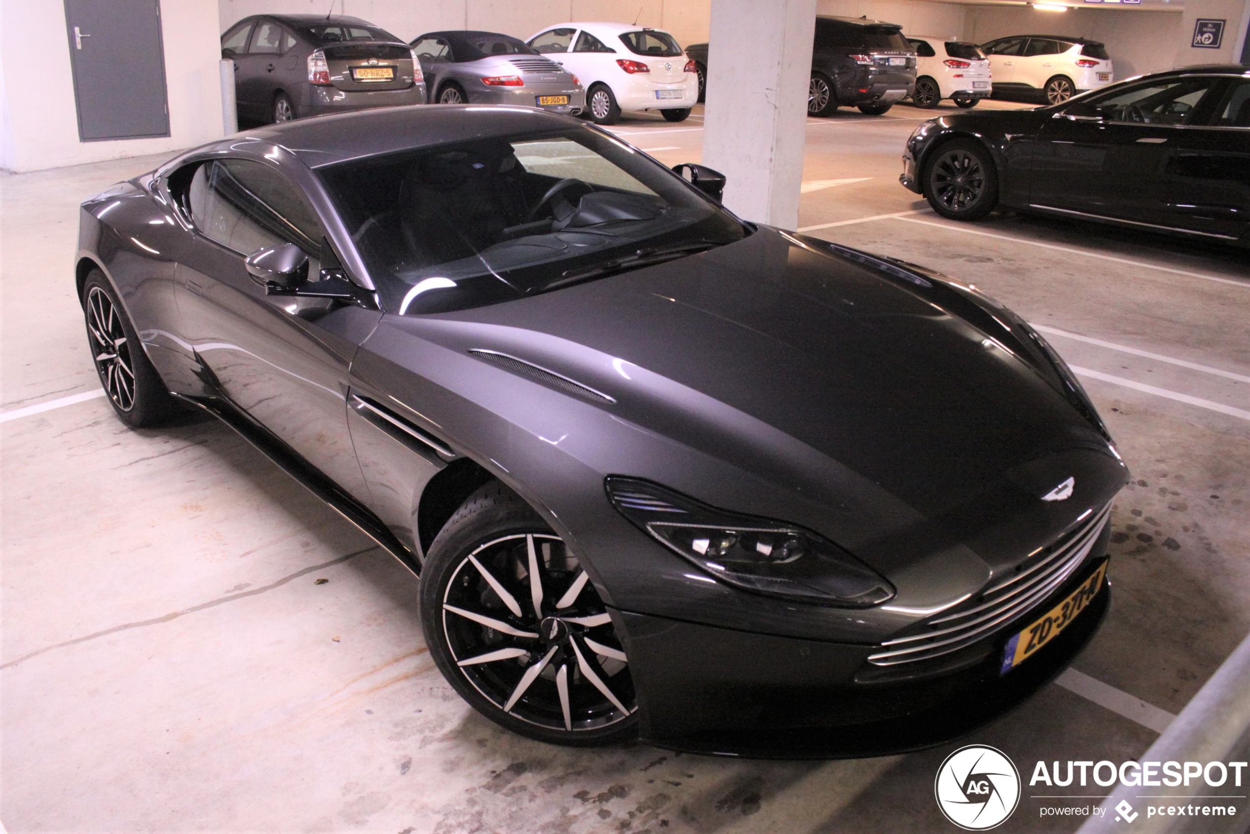 Aston Martin DB11 V8