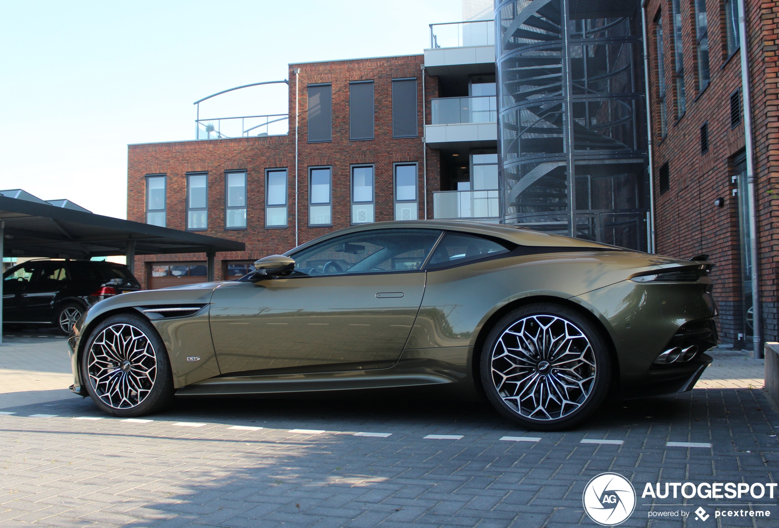 Aston Martin DBS Superleggera OHMSS blijft stoere ode aan James Bond