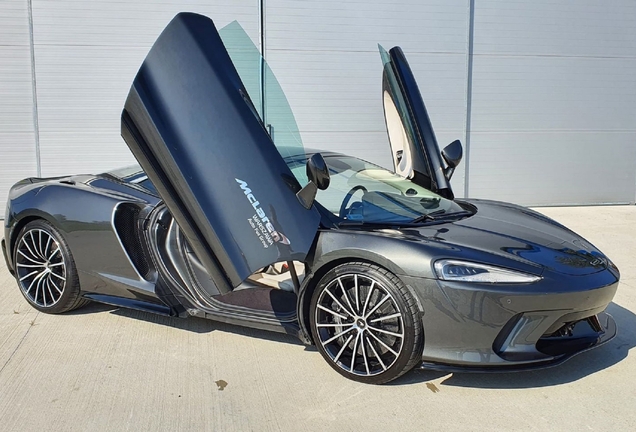 McLaren GT