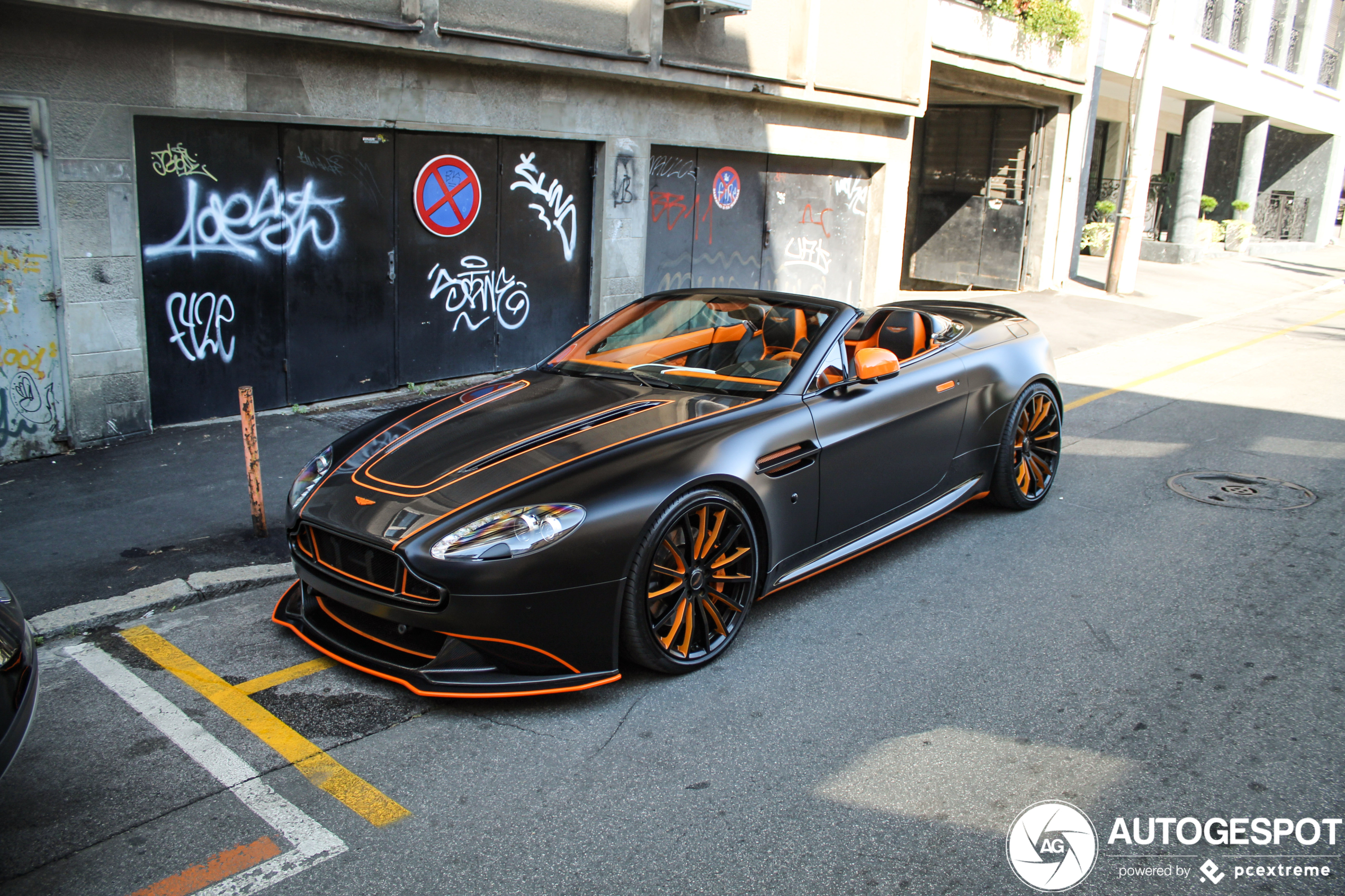 Aston Martin V8 Vantage Roadster behoorlijk aangepakt