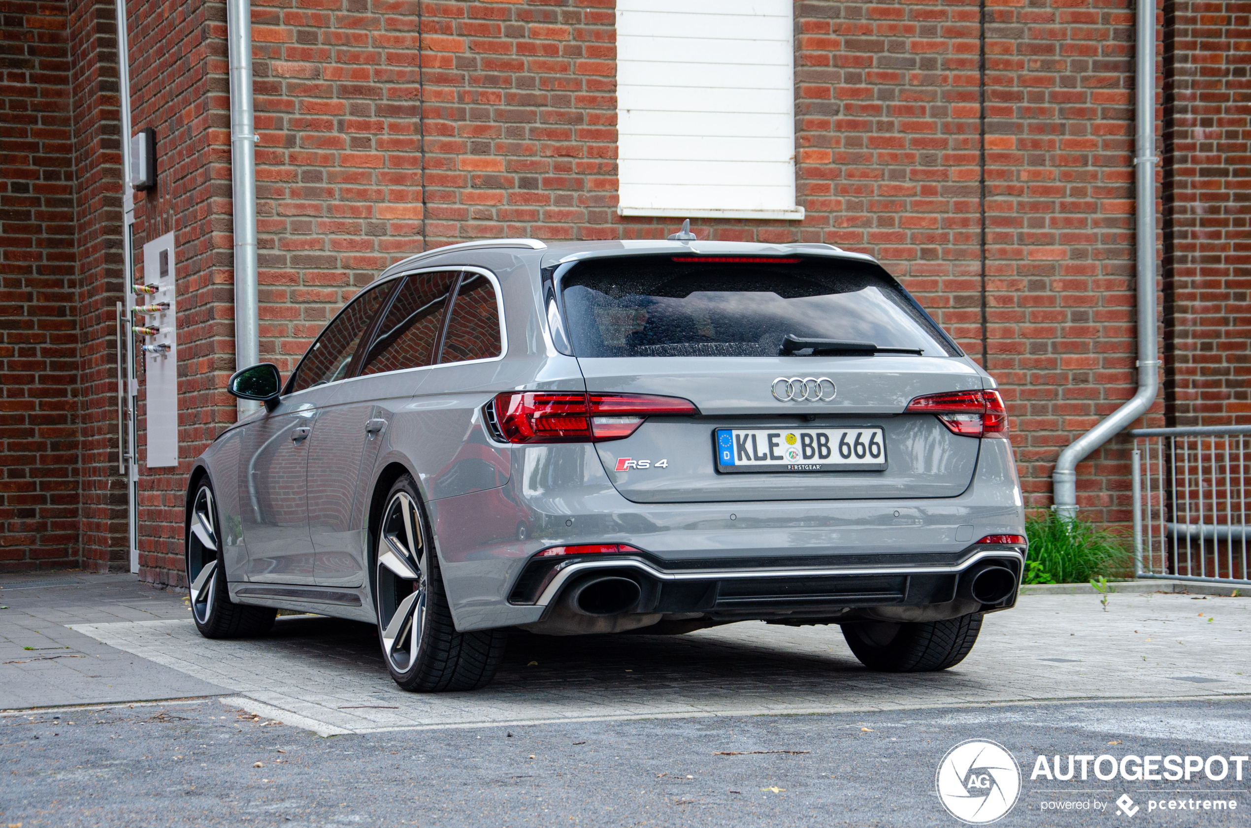 Audi RS4 Avant B9