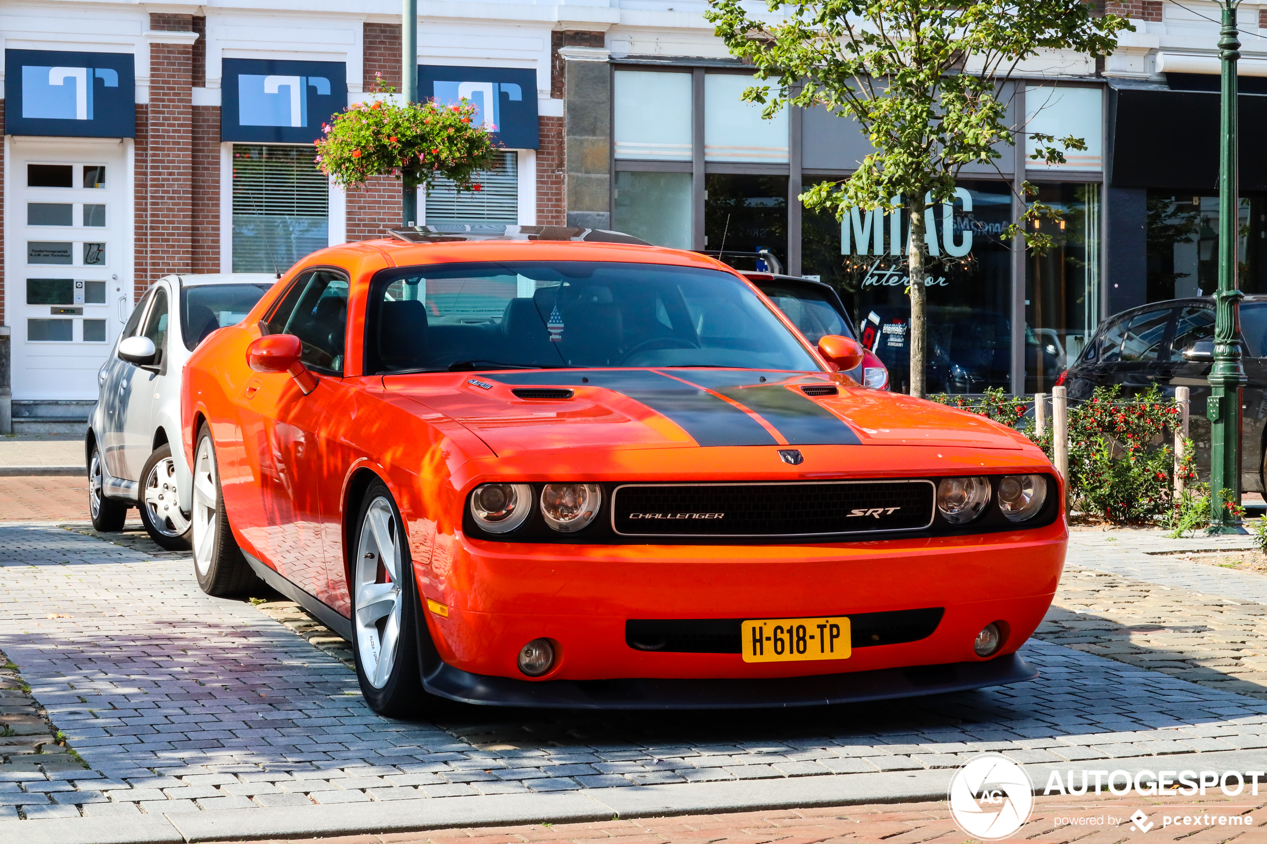 Dodge Challenger SRT-8