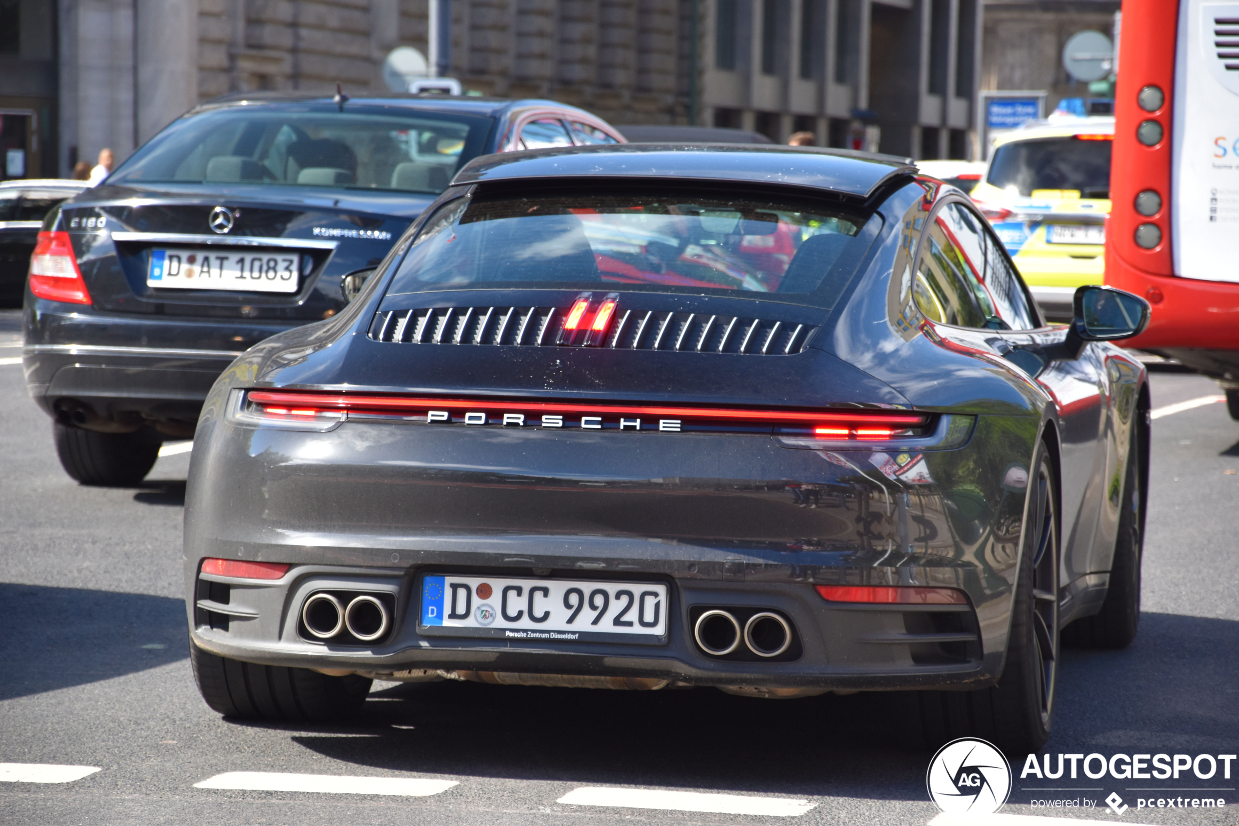 Porsche 992 Carrera 4S