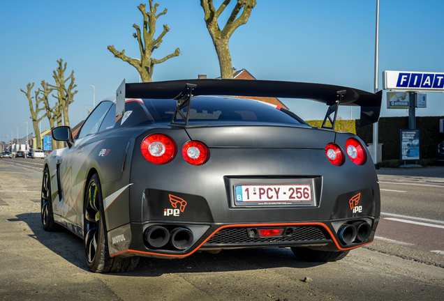 Nissan GT-R