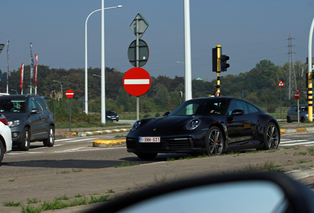 Porsche 992 Carrera 4S