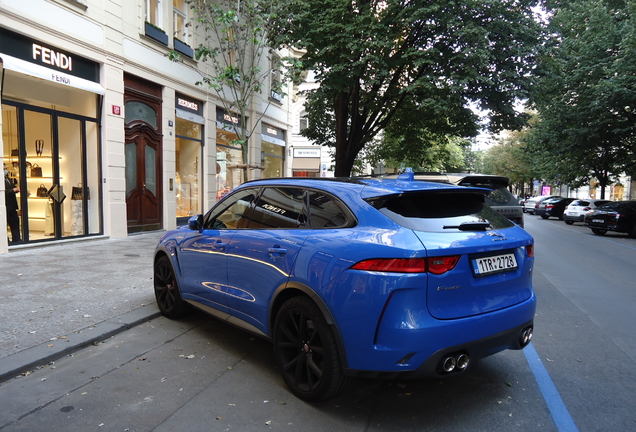 Jaguar F-PACE SVR