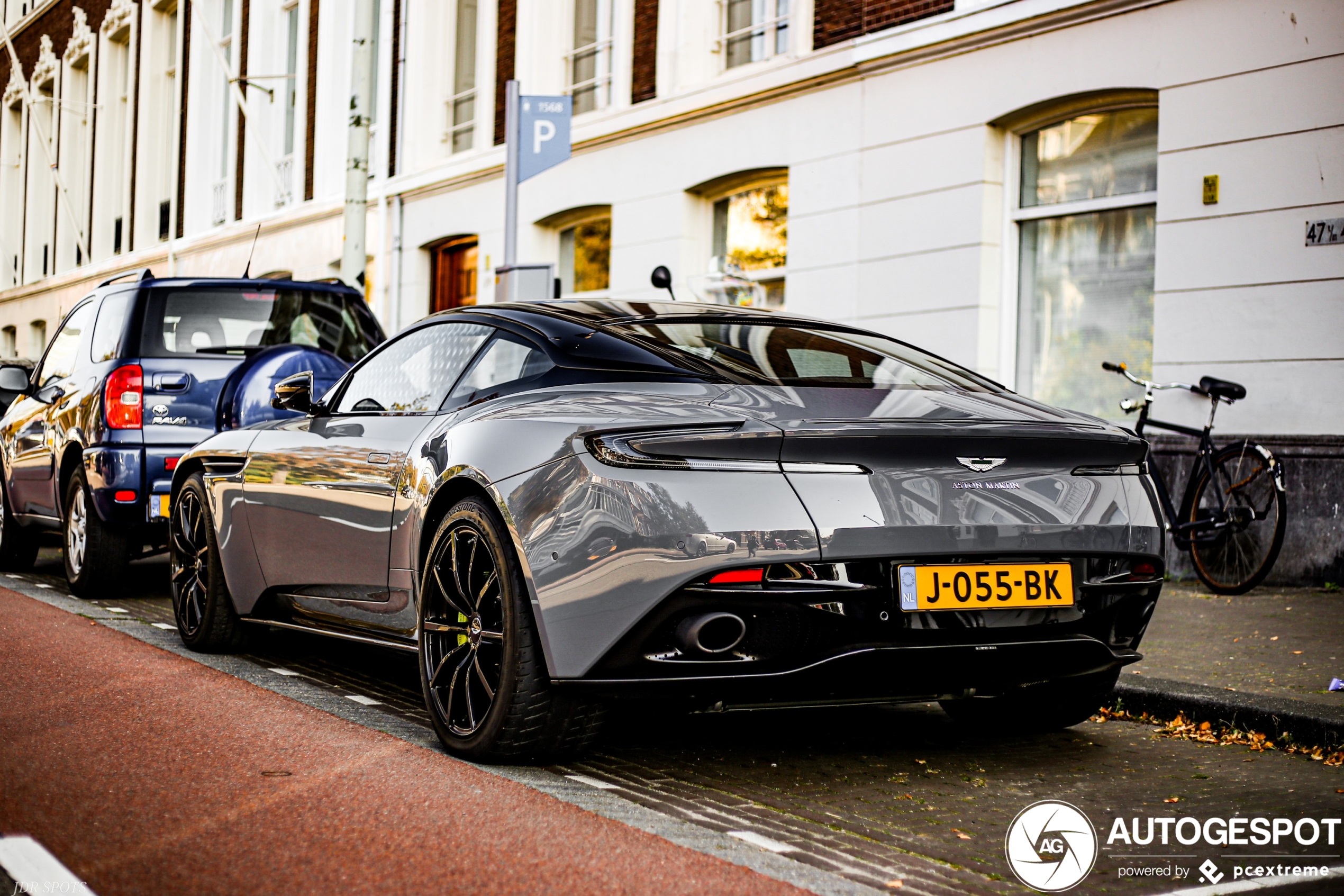 Aston Martin DB11 AMR