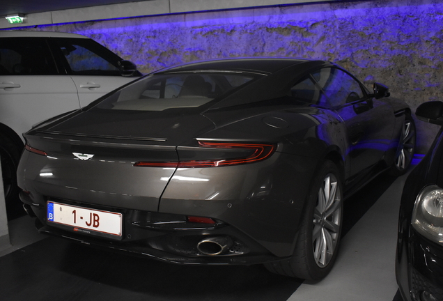 Aston Martin DB11