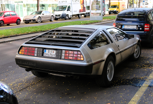 DeLorean DMC-12